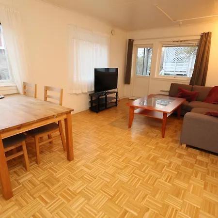 Close To Center, 900 M, 2 Bedrooms, 1st Floor Apartment Tromso