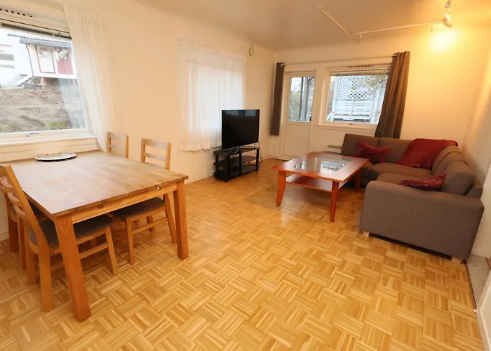 Close To Center, 900 M, 2 Bedrooms, 1st Floor 아파트 트롬쇠