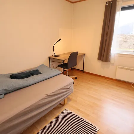 Close To Center, 900 M, 2 Bedrooms, 1st Floor Leilighet